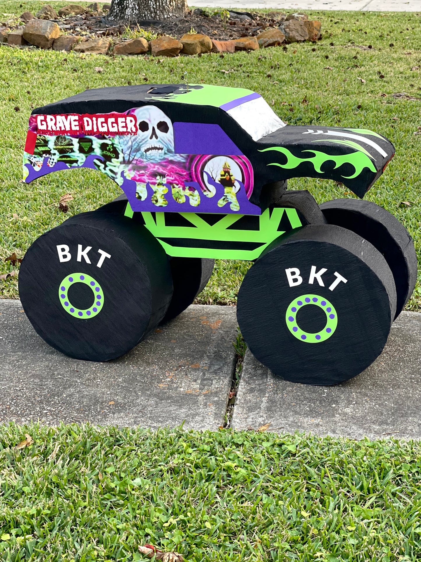 Grave Digger Monster Truck Piñata